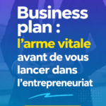 Femme à son bureau en train de rédiger son business plan