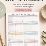 Pack d'outils de gestion financière sur une table, incluant un planner et un ordinateur.