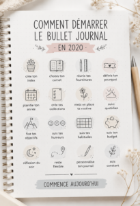 Une femme souriante feuillette son Bullet Journal avec des stylos colorés sur la table