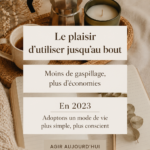Une femme souriante entourée de produits écoresponsables dans sa cuisine
