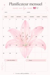 Planificateur mensuel décoré de lys roses sur une table