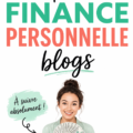 Femme lisant un blog de finance personnelle sur son ordinateur.
