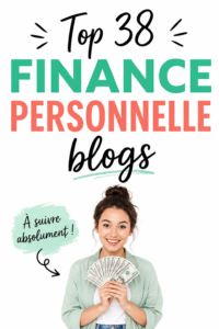 Femme lisant un blog de finance personnelle sur son ordinateur.