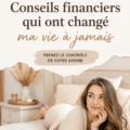 Femme souriante consultante un budget financier sur une table avec un carnet et un ordinateur.