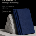 Femme créant une identité de marque premium avec des designs élégants.