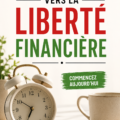 Une femme examinant ses finances avec un sourire, symbolisant la liberté financière.