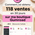 Image d'une femme souriante face à son ordinateur, travaillant sur sa boutique en ligne.
