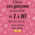 Un groupe d'amis riant en jouant à un défi de classement