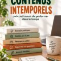 Un ordinateur portable avec une tasse de café et des notes sur du contenu digital.